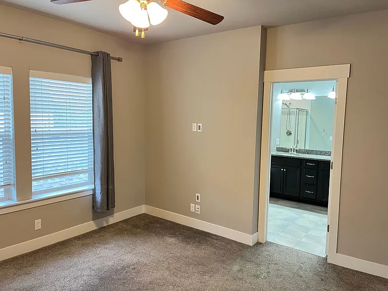 4958 Verbena St — Photo 9