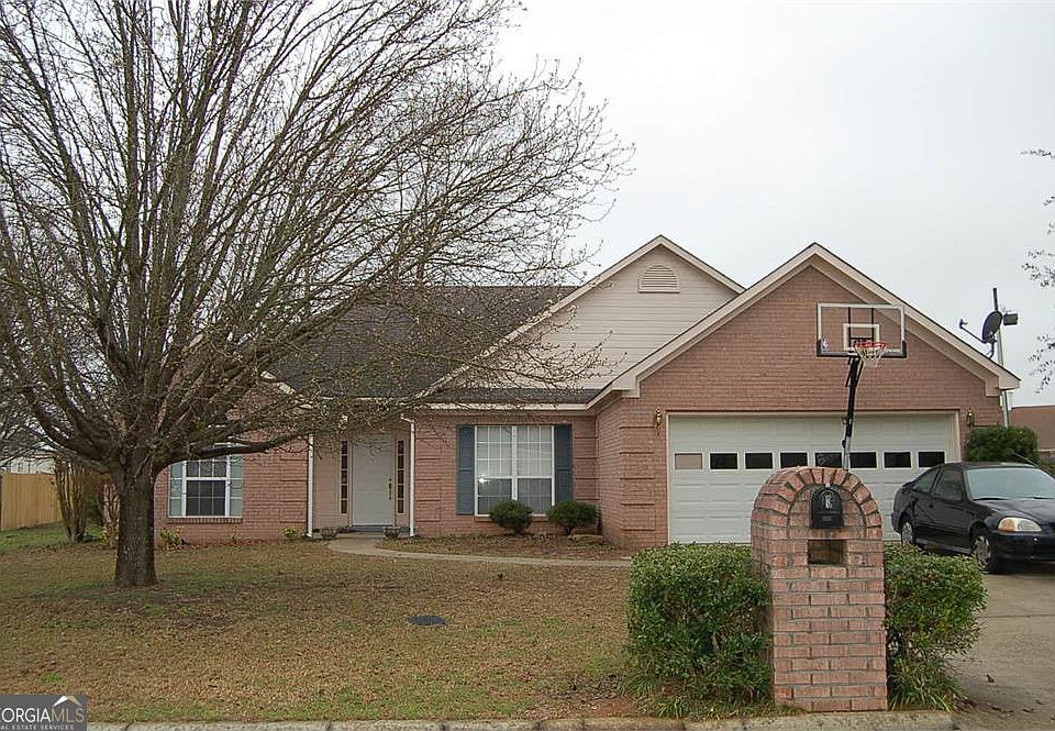 1st image of 510 Pebblebrook W