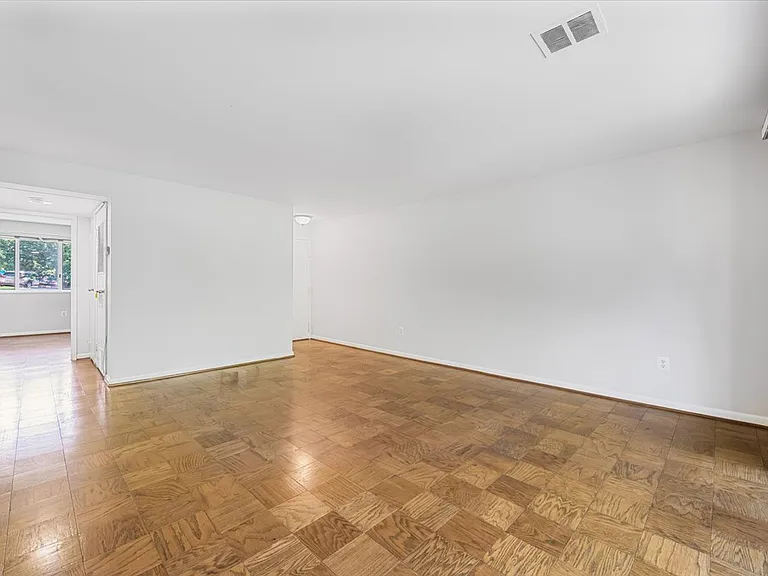 10444 Rockville Pike #302 — Photo 3