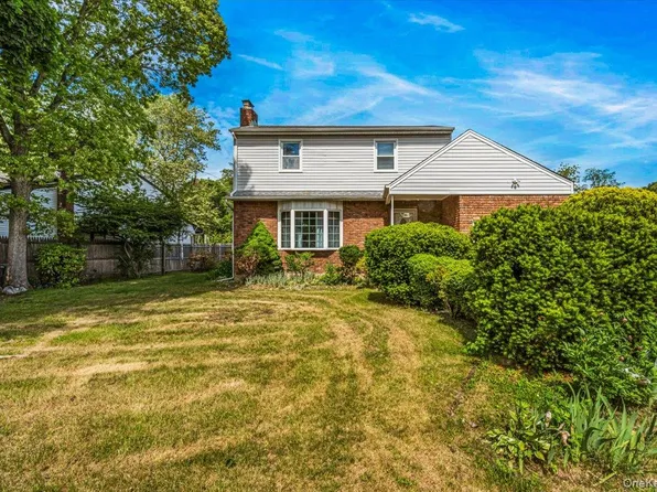 1060 Park Avenue, Huntington, NY 11743