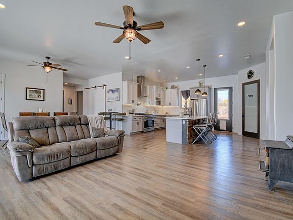 3rd image of 14 Zentner Rd