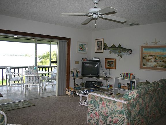 Open Living Area to Screened Porch