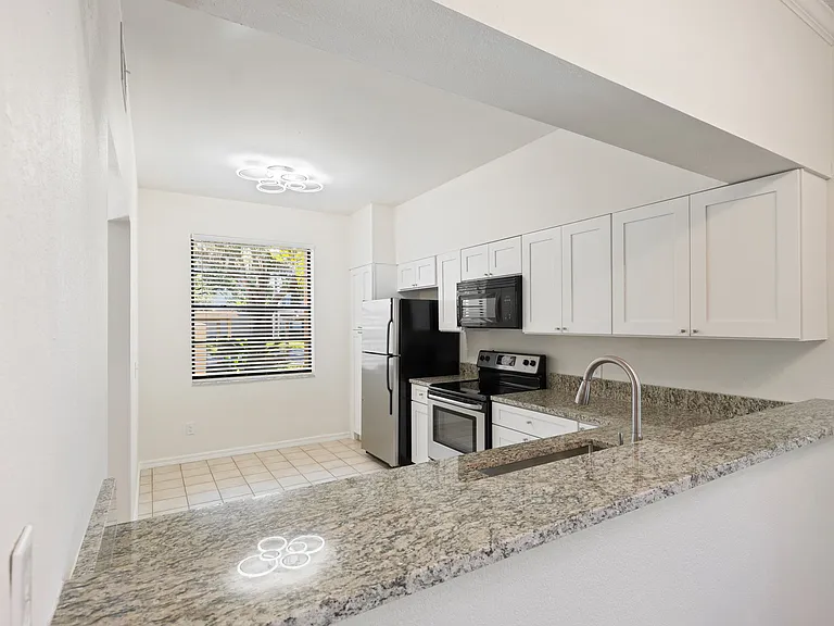 121 Lindsay Ln — Photo 14