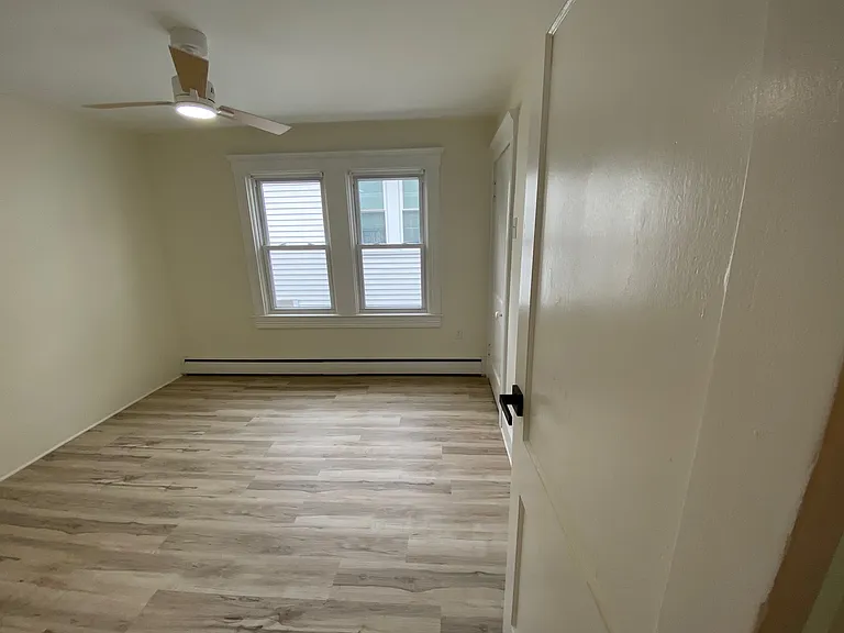 129 Beech St — Photo 32