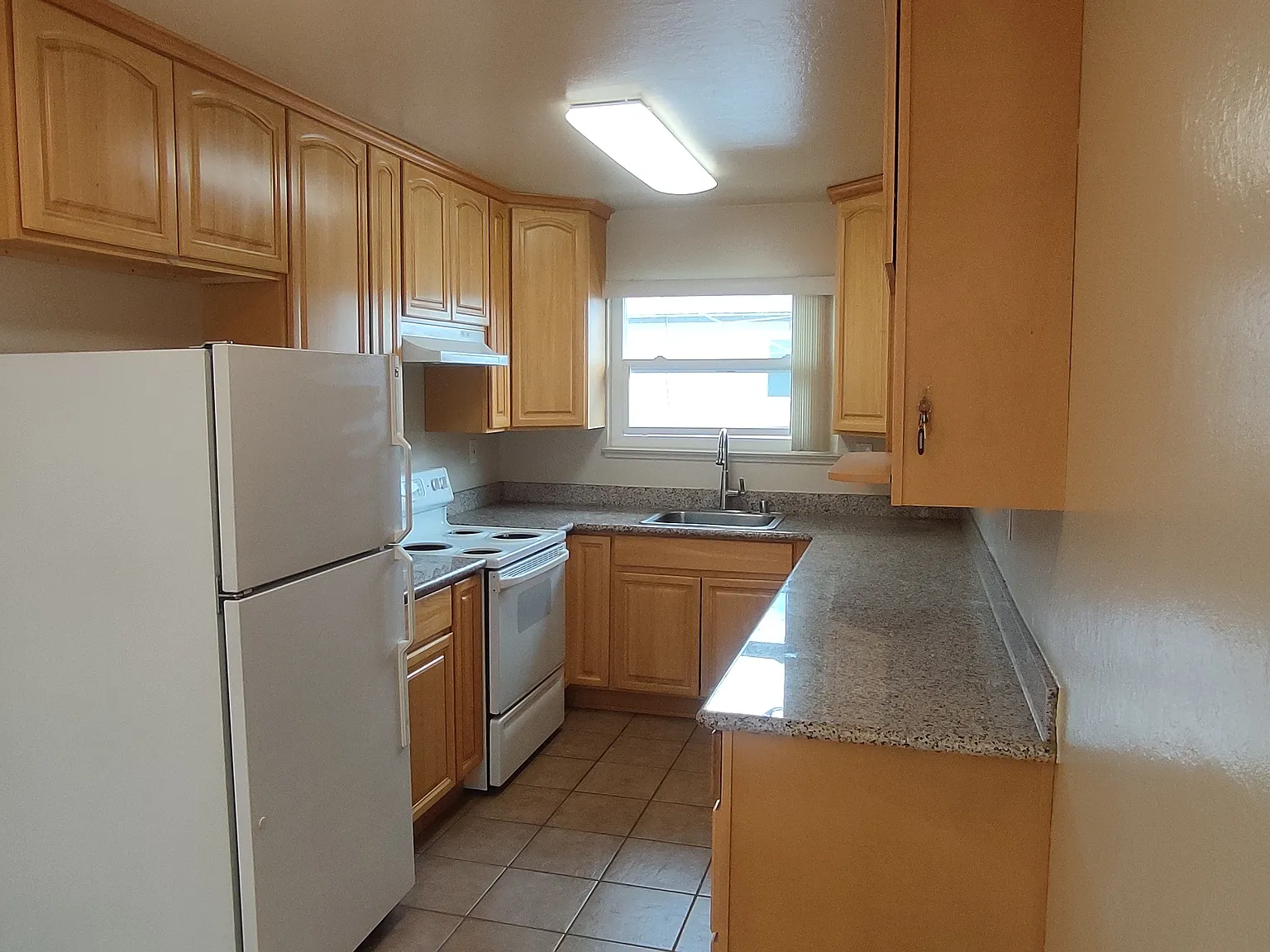646 Arbutus Ave — Photo 4