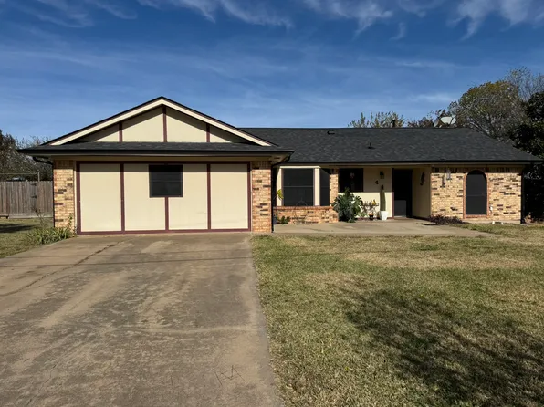 4 Finley Cir, Krum, TX 76249
