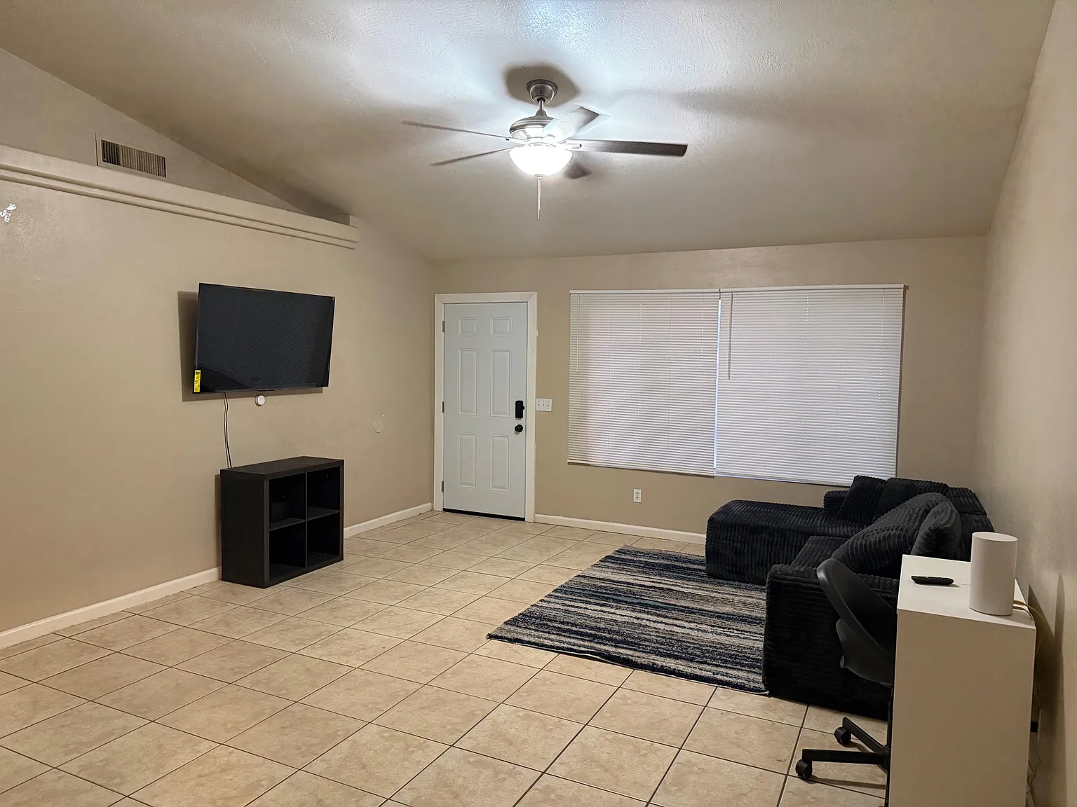 4 bed, 2.0 bath, 2000 sqft, $1,183 — Photo 3