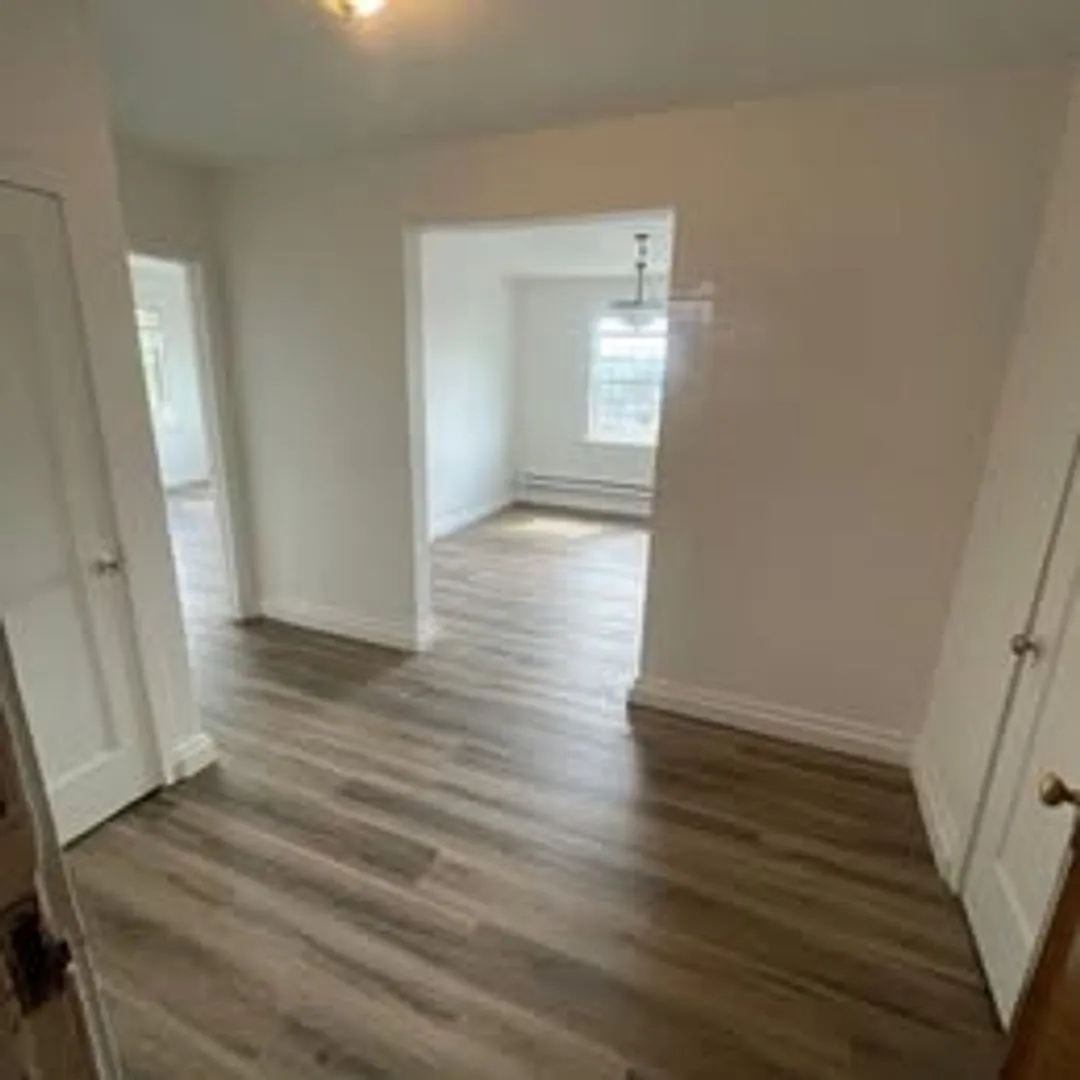 435 -Keystone Apartments — Photo 2