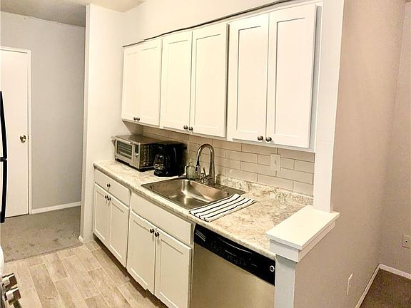4th image of 77 Carpenter Ave APT 2C