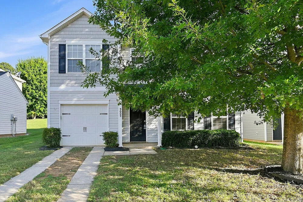 4 bed, 2.5 bath, 2007 sqft, $2,195 — Photo 1