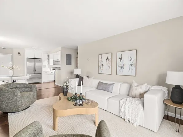 164 Galen St APT 61, Watertown, MA 02472
