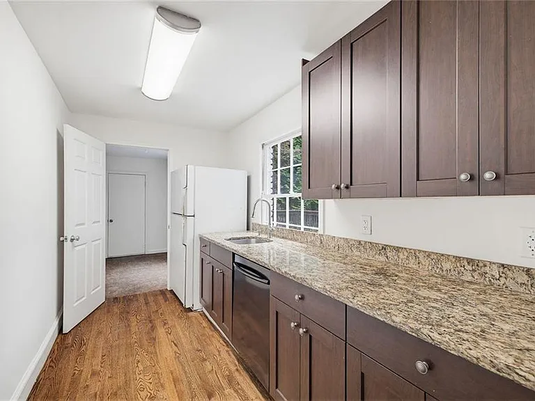 445 Forest Hills Dr — Photo 8
