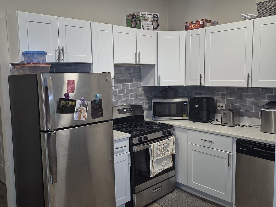 1st image of 848 W George St APT 3