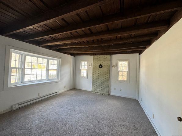 19 Huntington Rd, Scotland, CT 06264
