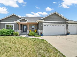 2150 Rowling Rd, De Pere, WI 54115