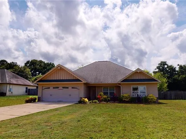 4 Summershade Ct, Fort Mitchell, AL 36856