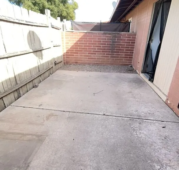 2842 N Los Altos Ave — Photo 20