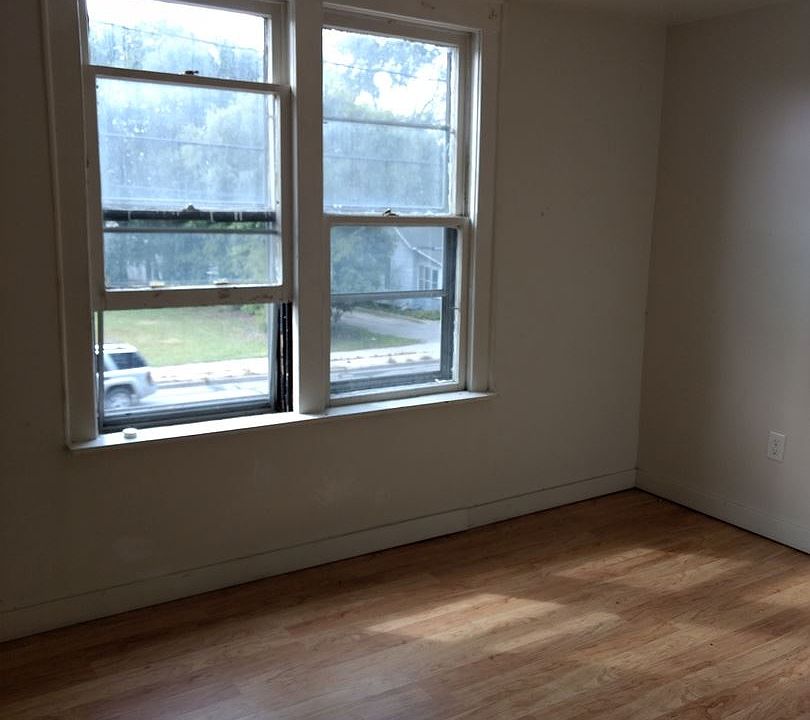 2nd image of 724 E Apple Ave #2