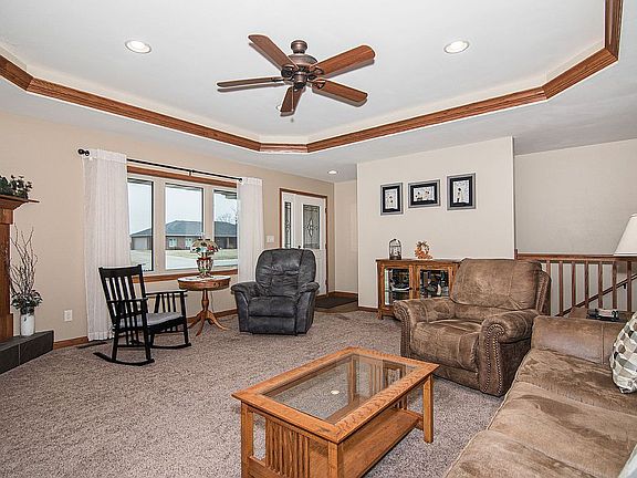 5th image of 15873 White Oak Dr