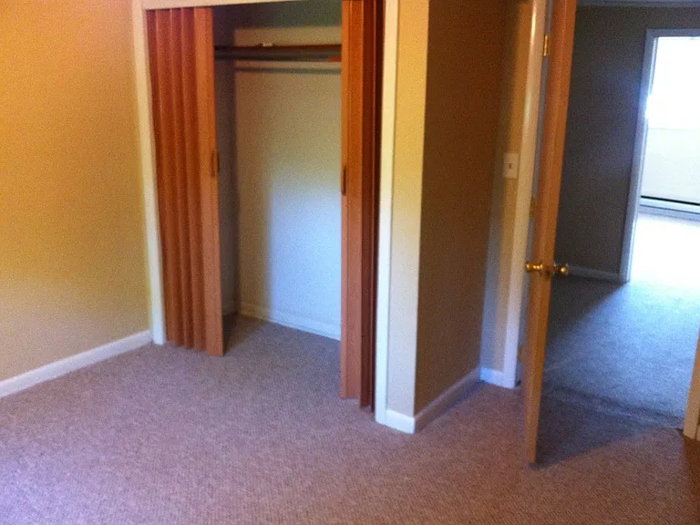 1076 W Market Streetsingle Family Home — Photo 14