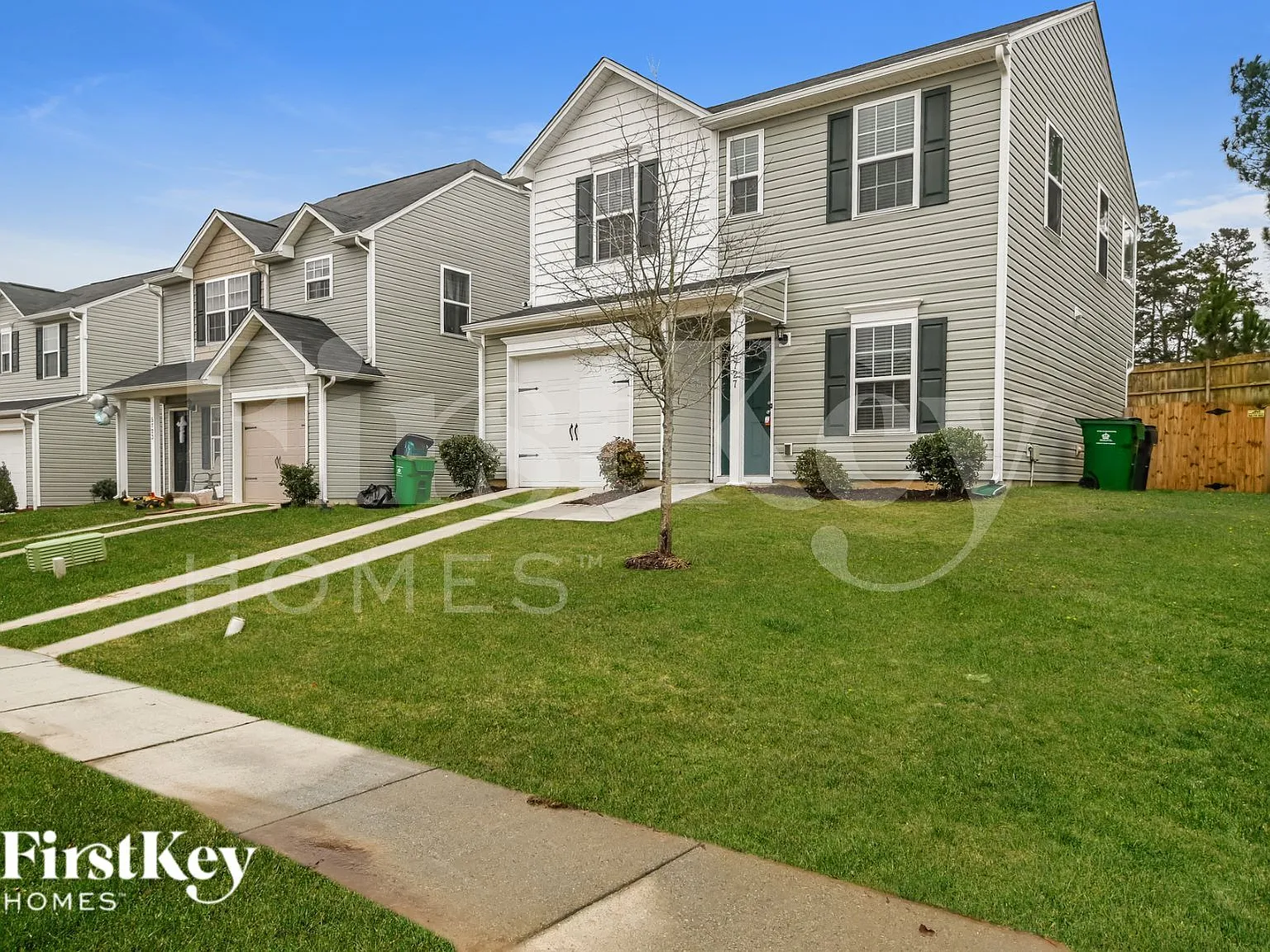 3 bed, 2.5 bath, 1324 sqft, $2,010 — Photo 2
