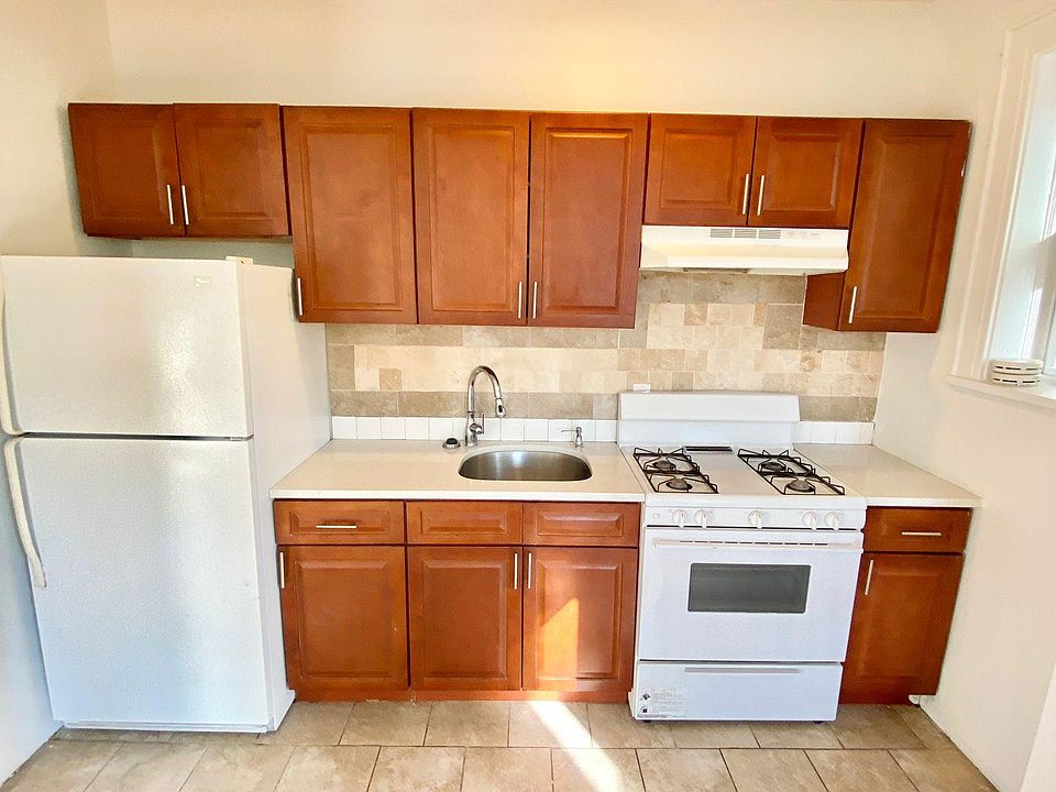1st image of 19 Summit St #109