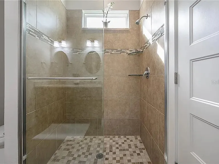 308 W Woodlawn Ave — Photo 27