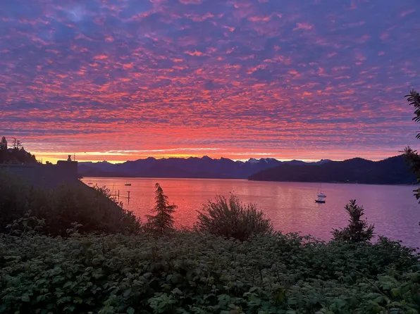 484 Marine Dr, Gibsons, BC V0N 1V1