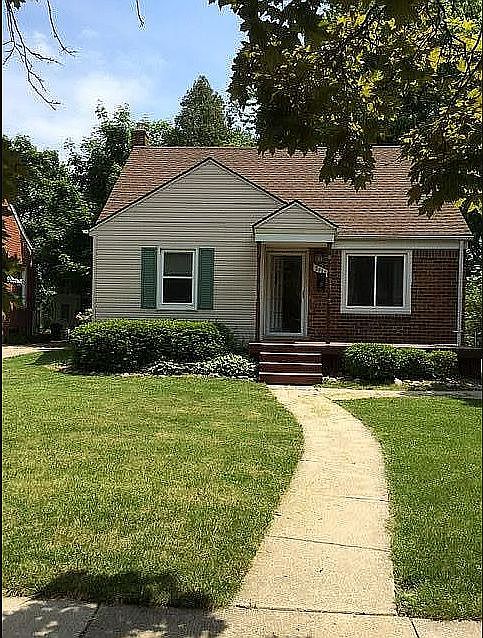 1st image of 2922 N Vermont Ave