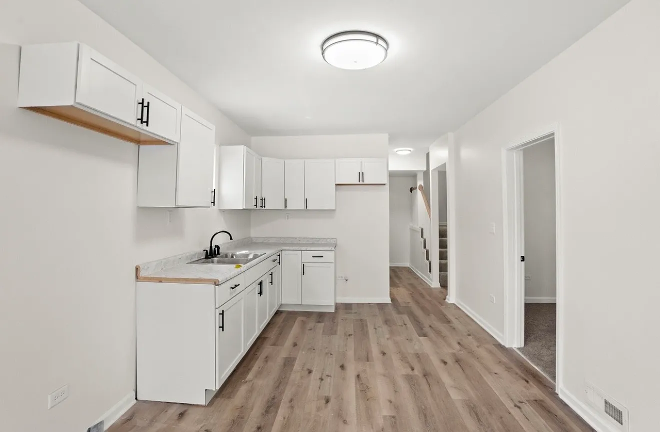3 bed, 1432 sqft, $1,650 — Photo 2
