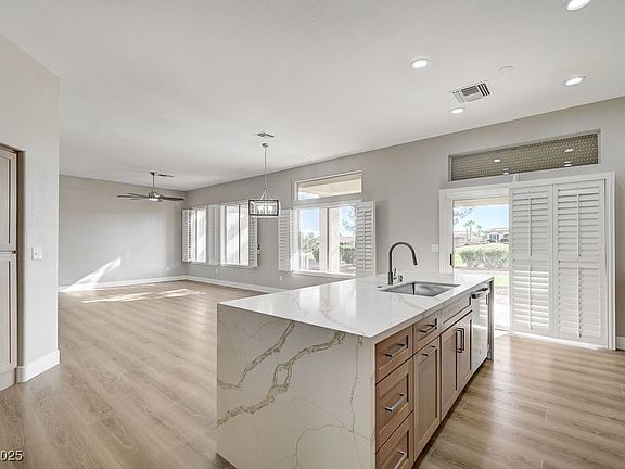 4th image of 9937 Villa Ridge Dr