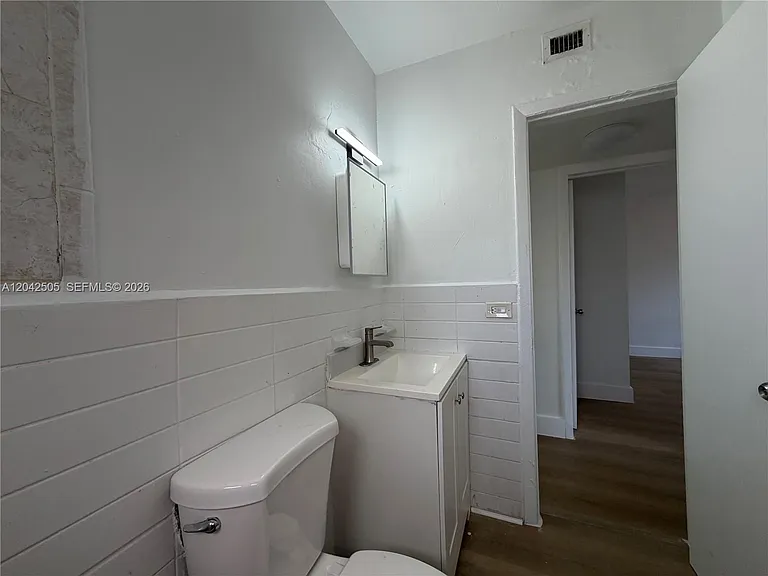 1021 NW 5th St #6 — Photo 6