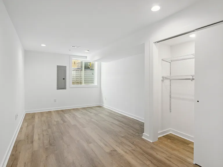 721 N De Kalb St — Photo 26