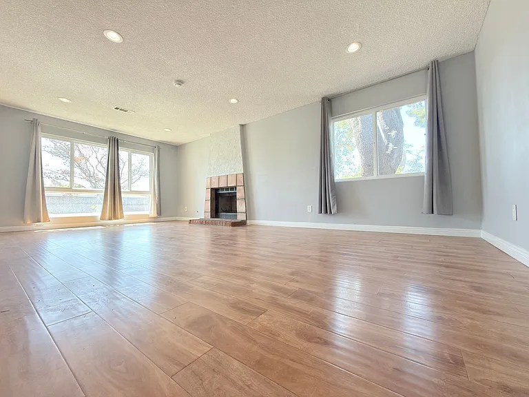 9845 Hayvenhurst Ave — Photo 2