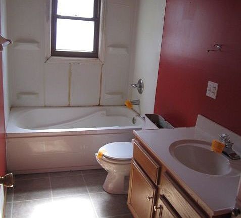 5th image of 14290 Goodwin Ave