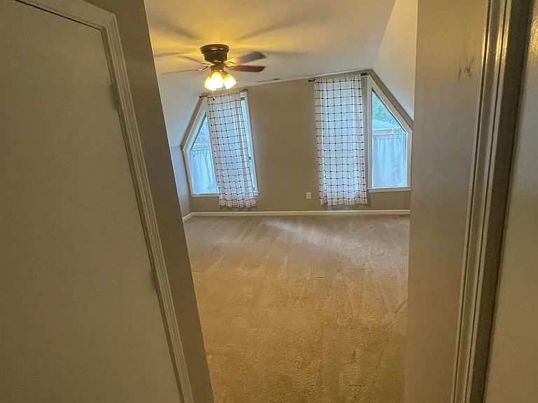 1738 E Churchill Downs Rd — Photo 15