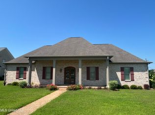 1306 Robert E Lee Dr, Greenwood, MS 38930