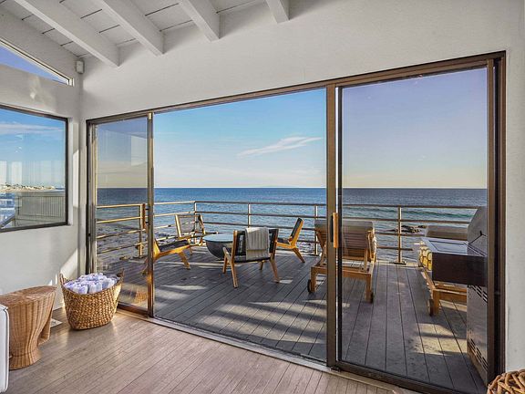 Step onto the balcony to enjoy seamless indoor-outdoor living.