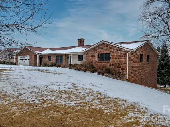 1621 Dakota Dr, Hudson, NC 28638