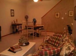 1208 Crystal Pl E, Chaska, MN 55318