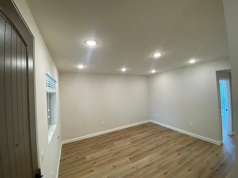 11168 Morrison St — Photo 32