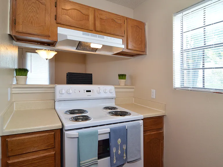 Woodbridge Crossing Apartments — Photo 19
