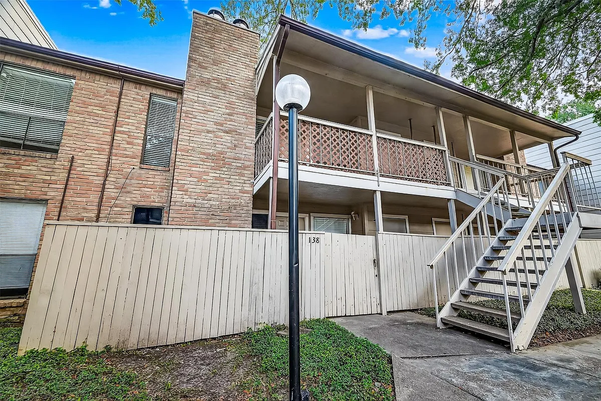 Building Photo - 2110 Wilcrest Dr #138