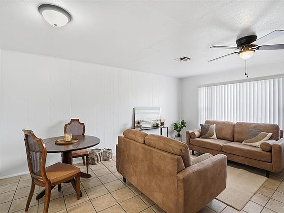 5th image of 1016 E Pecan St