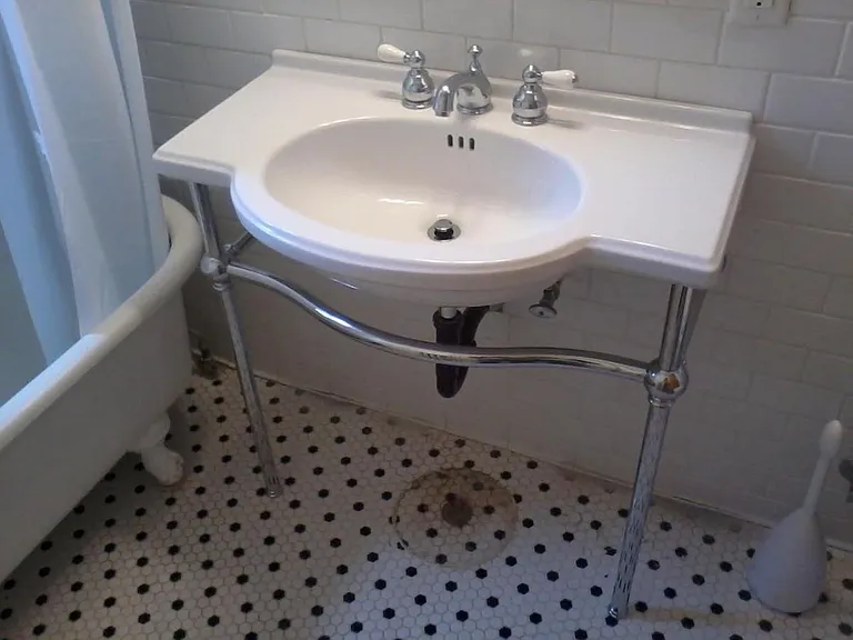 Bathroom sink