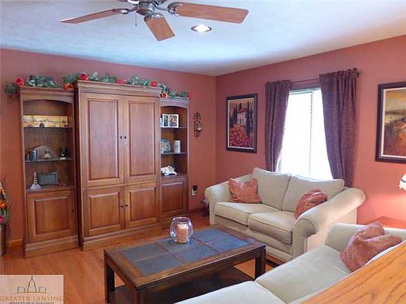 3rd image of 702 E Amesbury Dr