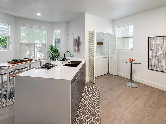 4th image of 19608 Pruneridge Ave #9108