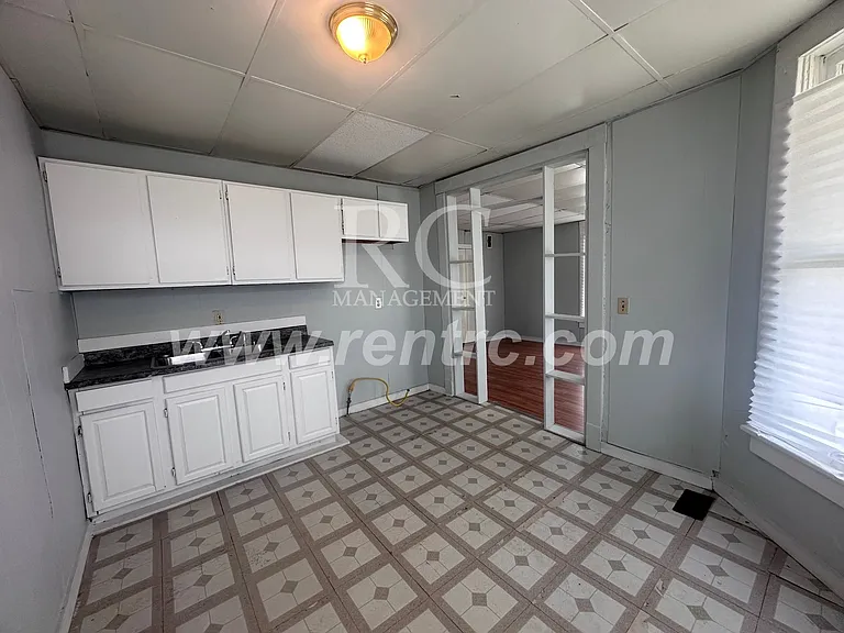 1135 N Jackson St — Photo 3