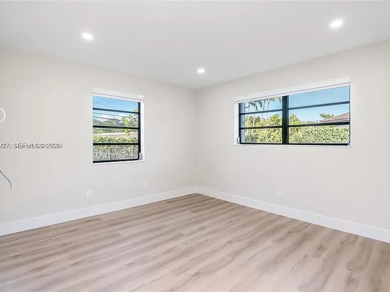 8421 SW 27th Ter — Photo 22