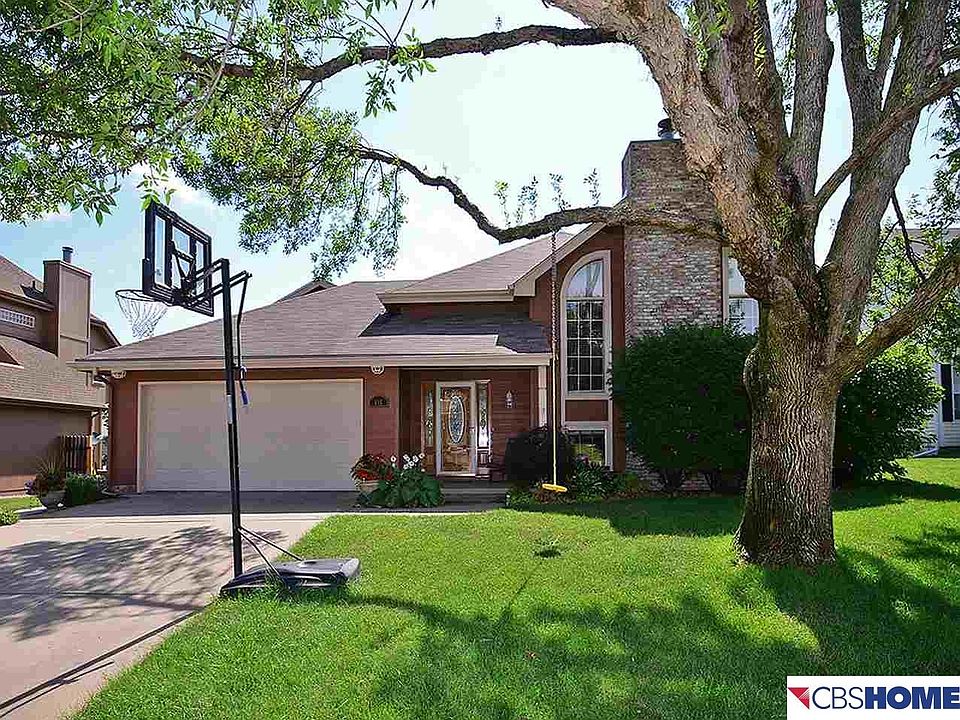 1st image of 815 Valentine Ln